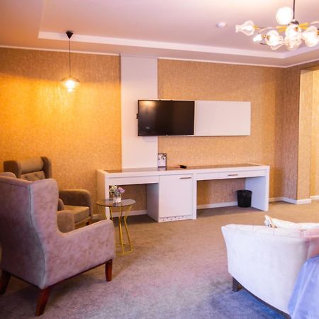 Premium Park Hotel Baku Bagian luar foto